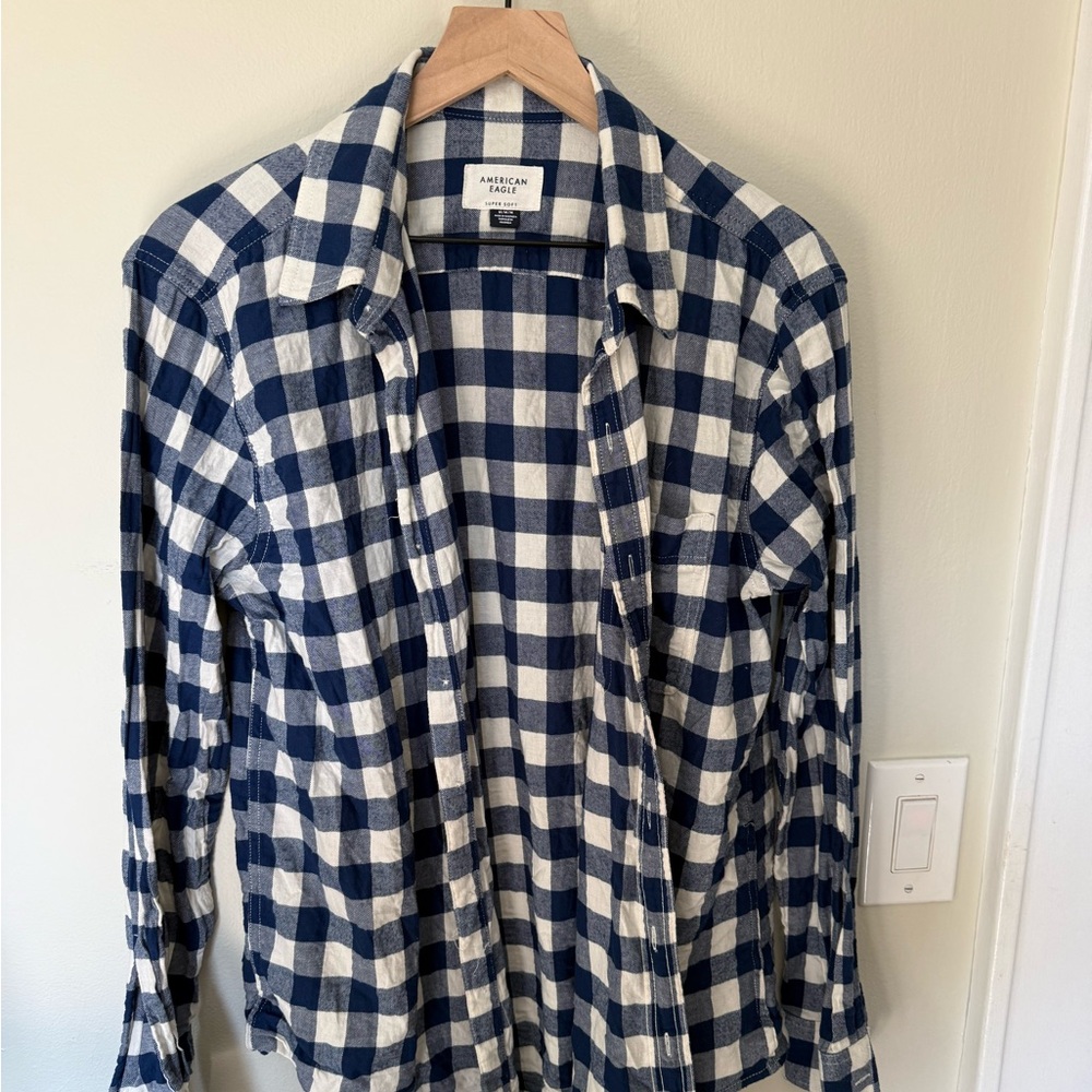 American Eagle Outfitters Men’s Super Soft Blue and White Checkered Button Down